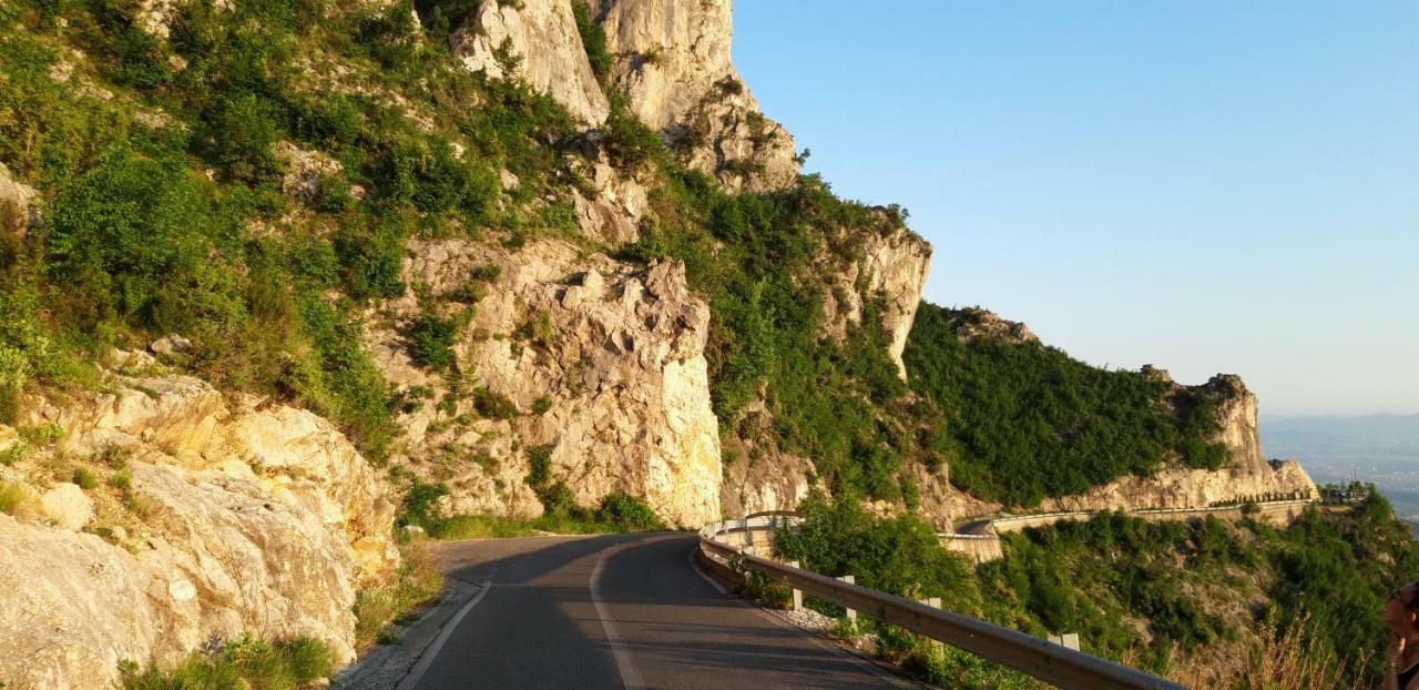 Kruja Hostel Экстерьер фото